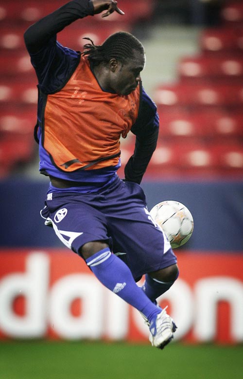 DBGame-包含沙尔克迎战全胜,主场帅势破冰的词条