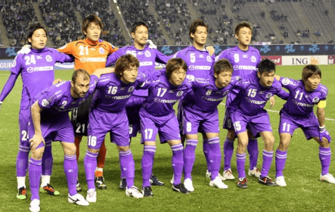 广岛三箭击败对手，晋级淘汰赛