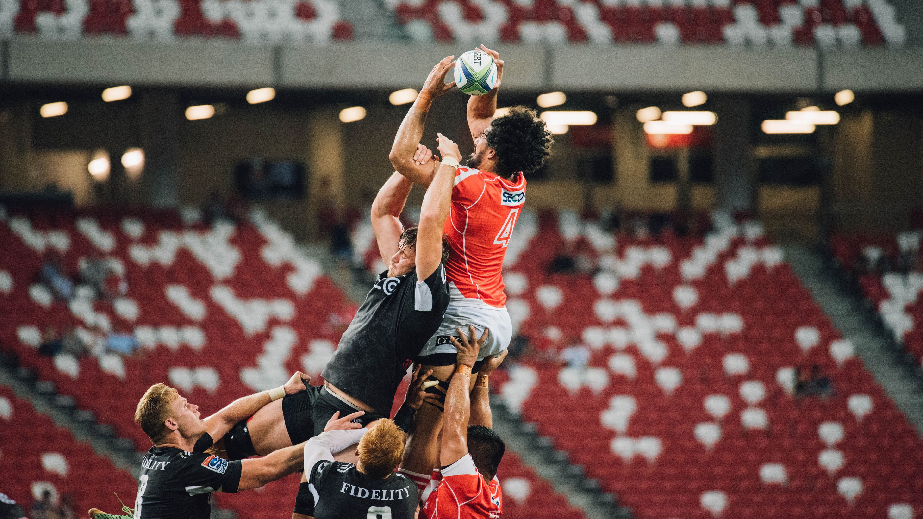 萨内一骑绝尘，波兰轻取巴黎，新王登基的夜晚