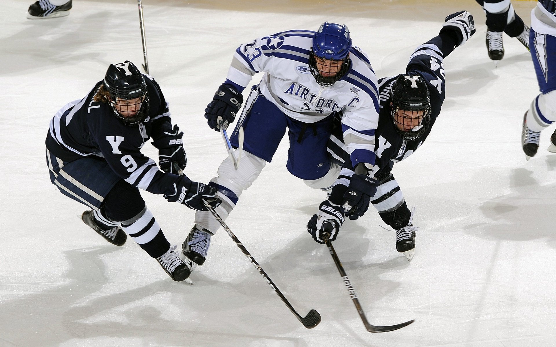 DB电竞分析入口-银箭孤影，红牛独舞，迈凯伦轻取哈斯，佩雷兹高光重启争冠序章